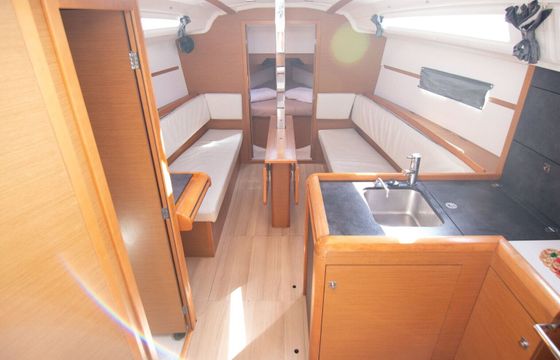 Sailboat JEANNEAU SUN ODYSEY 349 10.34m