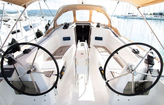 Sailboat JEANNEAU SUN ODYSEY 349 10.34m