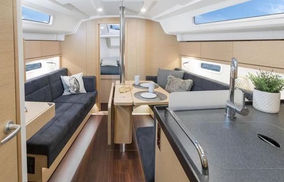 Sailboat Hanse 348 10.4m