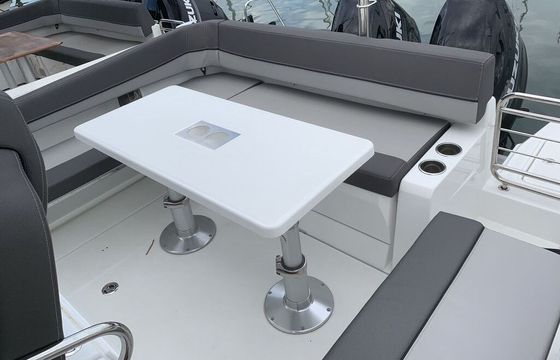 Motorboat Jeanneau Cap Camarat 9CC 400hp