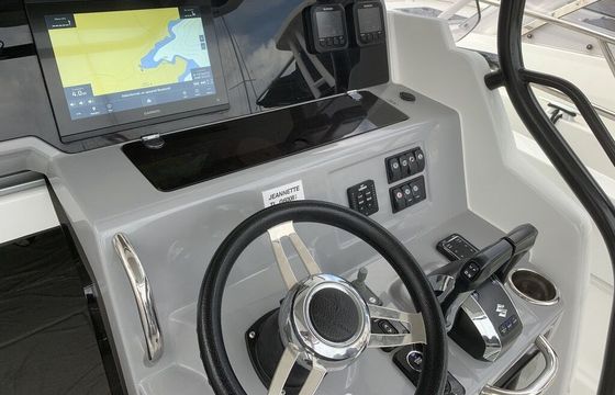 Motorboat Jeanneau Cap Camarat 9CC 400hp