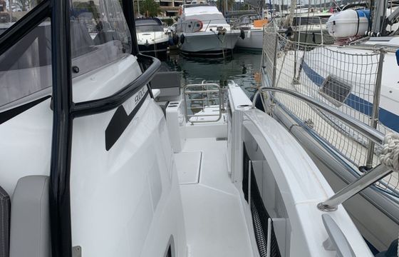 Motorboat Jeanneau Cap Camarat 9CC 400hp