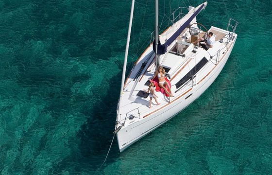 Sailboat Beneteau Oceanis 31 10m