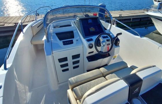 Motorboat Karnic Sl 651 200hp