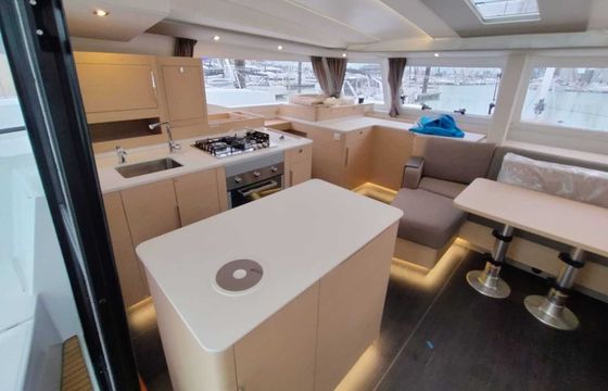 Catamaran Fountaine Pajot Fountaine Pajot New 44 Quatuor - 4 + 2 cab. 13m