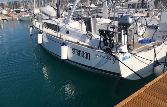 Sailboat BENETEAU OCEANIS 38.1 11.5m