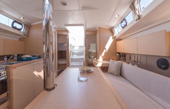 Sailboat BENETEAU OCEANIS 38.1 11.5m