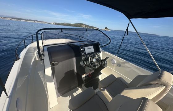 Motorboat Quicksilver 705 Open 150hp