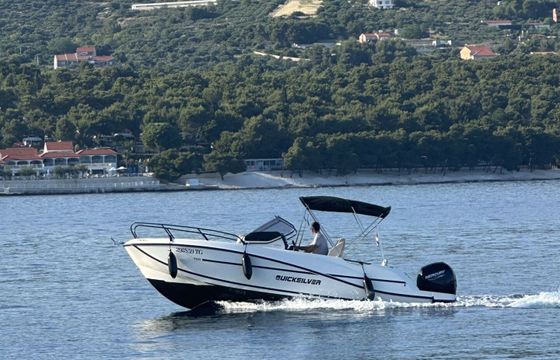 Motorboat Quicksilver 705 Open 150hp