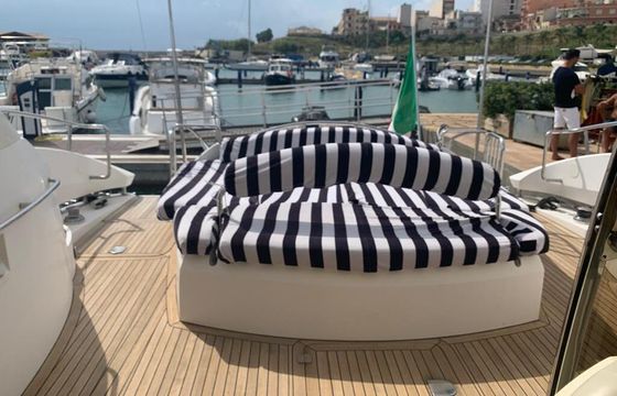 Motor yacht SUNSEEKER PREDATOR 75 2600hp
