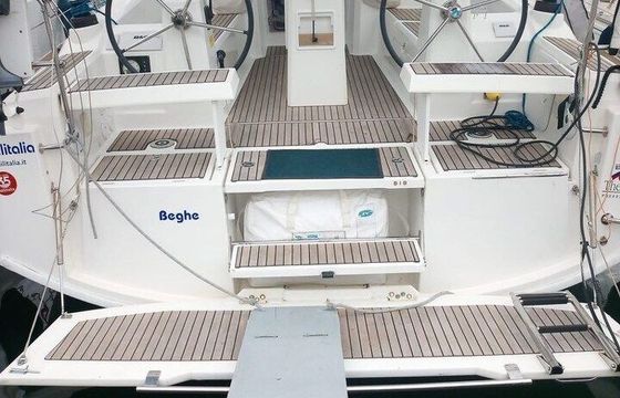 Sailboat Beneteau Oceanis 35.1 10.45m