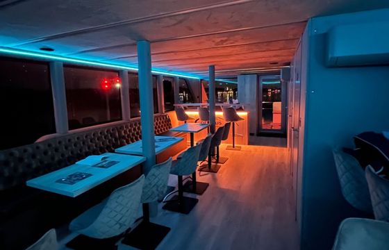 Houseboat Desidus Loungeboot - BAR