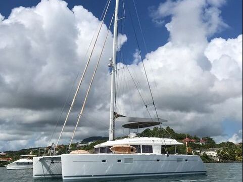 Catamaran LAGOON 560 17m