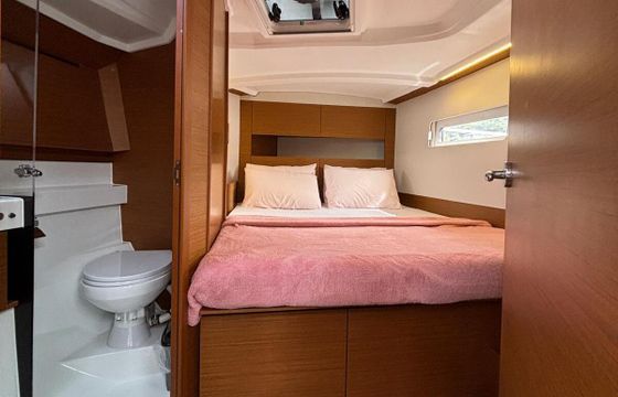 Sailboat Jeanneau Sun Odyssey 410 12.35m