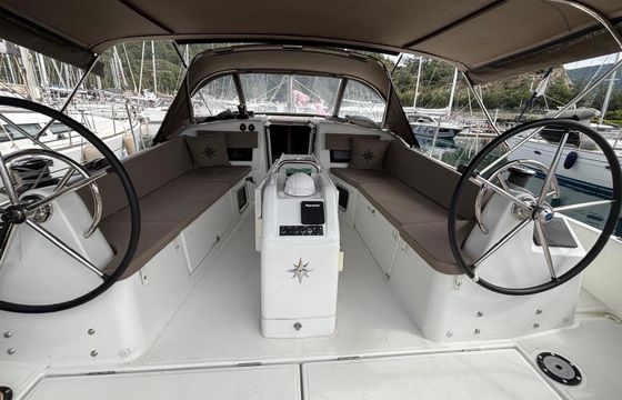 Sailboat Jeanneau Sun Odyssey 410 12.35m