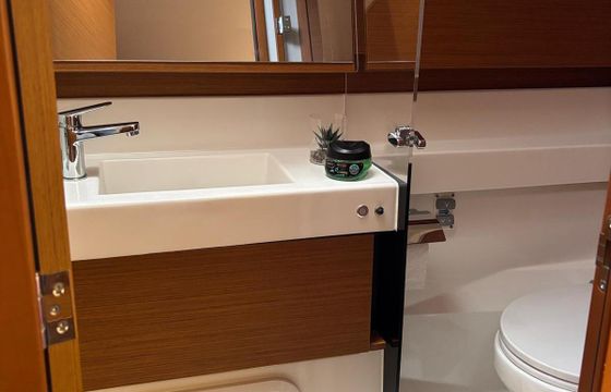 Sailboat Jeanneau Sun Odyssey 410 12.35m