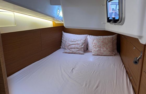 Sailboat Jeanneau Sun Odyssey 410 12.35m