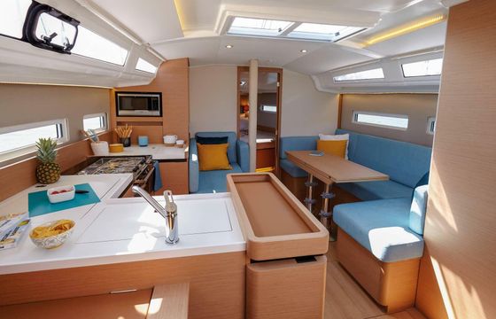 Sailboat Jeanneau Sun Odyssey 410 12.35m