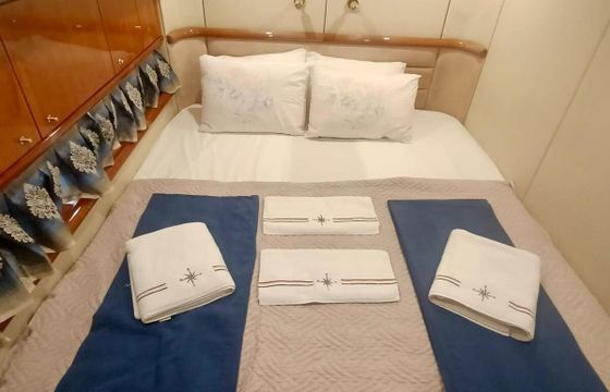 Motor yacht Sunseeker 64 ft Sleek Design Yacht 1200hp