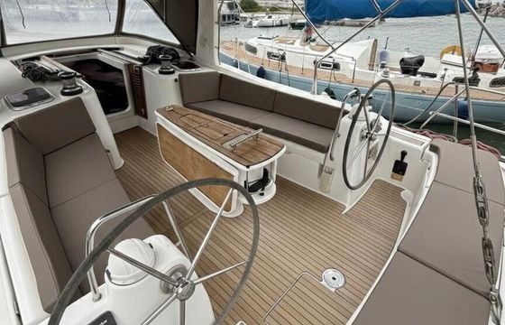 Sailboat Beneteau Oceanis 50 Family 14m