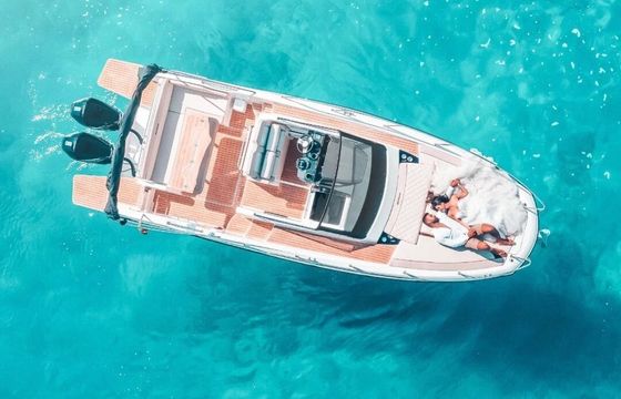 Motorboat Quicksilver Activ 875 Sundeck 300hp
