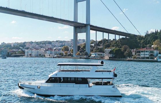 Motor yacht custom 2010 900hp