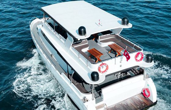 Motor yacht custom 2010 900hp