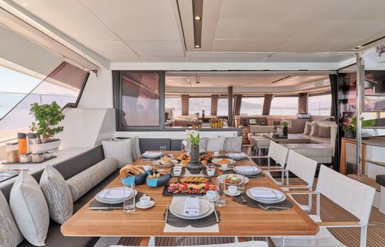 Catamaran Fountaine Pajot Power 67 20.3m