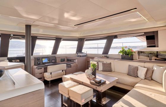 Catamaran Fountaine Pajot Power 67 20.3m