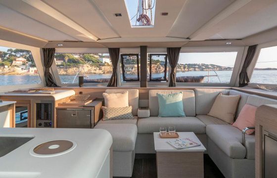 Catamaran Fountaine Pajot Isla 40 12m