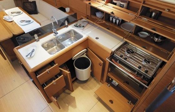 Sailboat JEANNEAU SUN ODYSSEY 389 11.75m