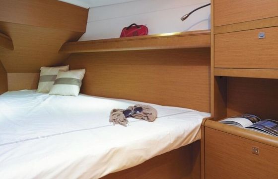 Sailboat JEANNEAU SUN ODYSSEY 389 11.75m
