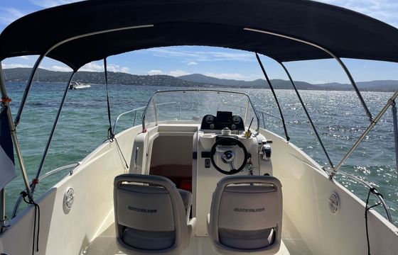 Motorboat Quicksilver Activ 675 Open 200hp