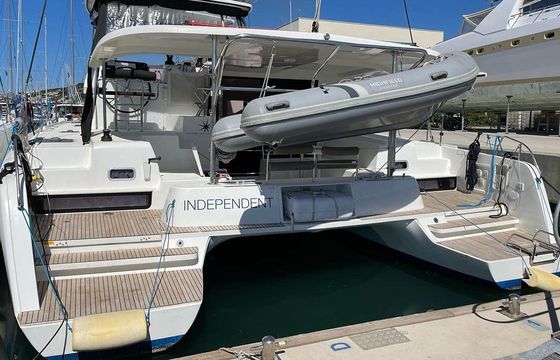 Catamaran LAGOON 42 12.8m