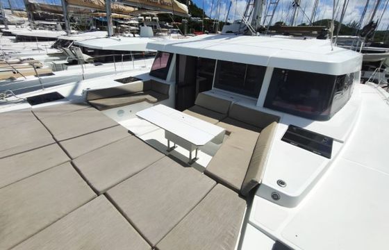 Catamaran Catana Group Bali 4.8 - 6 cab. 14m