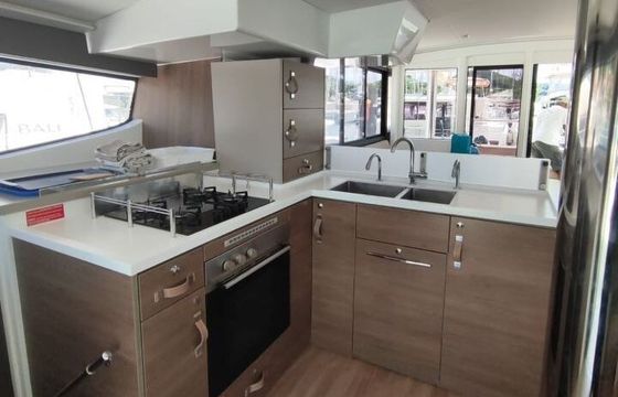 Catamaran Catana Group Bali 4.8 - 6 cab. 14m
