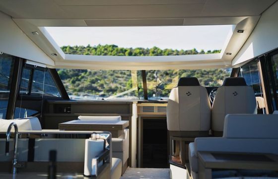 Motor yacht Jeanneau Prestige 520 S 870hp