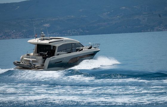 Motor yacht Jeanneau Prestige 520 S 870hp