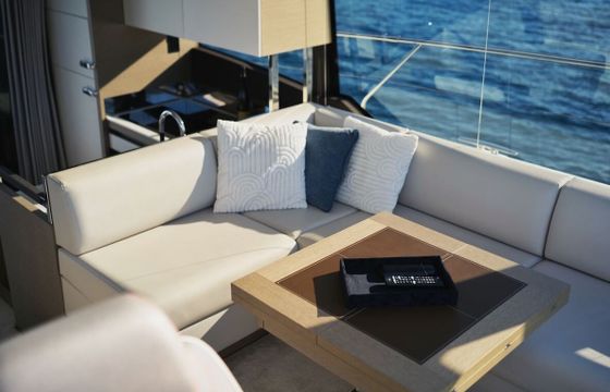 Motor yacht Jeanneau Prestige 520 S 870hp
