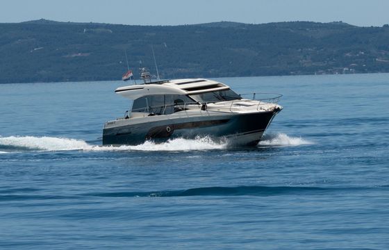 Motor yacht Jeanneau Prestige 520 S 870hp