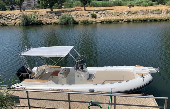 Motorboat Capelli Tempest 700 200hp