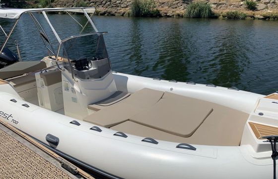 Motorboat Capelli Tempest 700 200hp