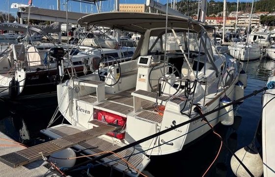 Sailboat Bénéteau Oceanis 38.1 11m