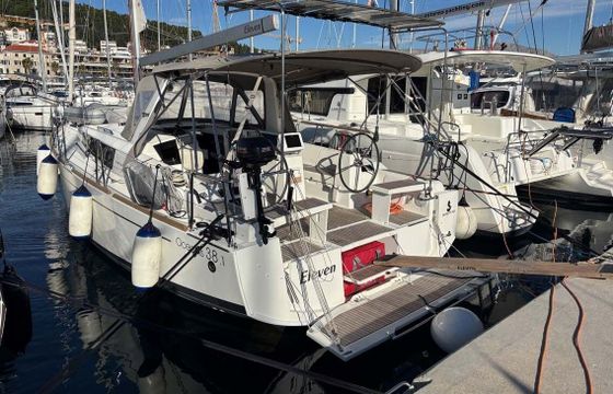 Sailboat Bénéteau Oceanis 38.1 11m