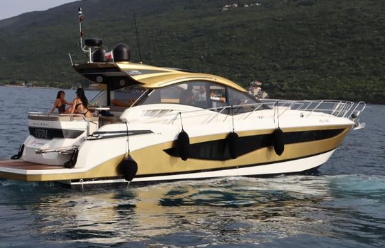 Motorboat Galeon 445 HTS 800hp