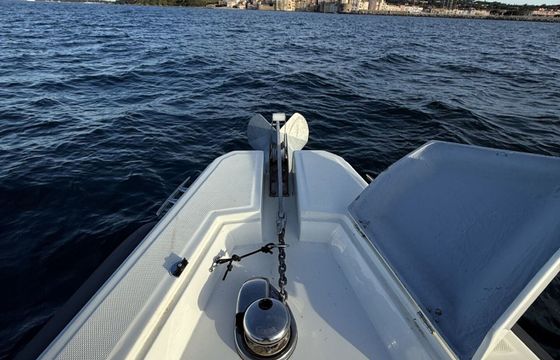 Motorboat Saver MG 698 250hp