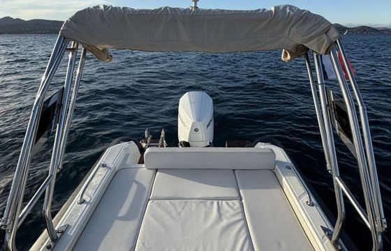 Motorboat Saver MG 698 250hp