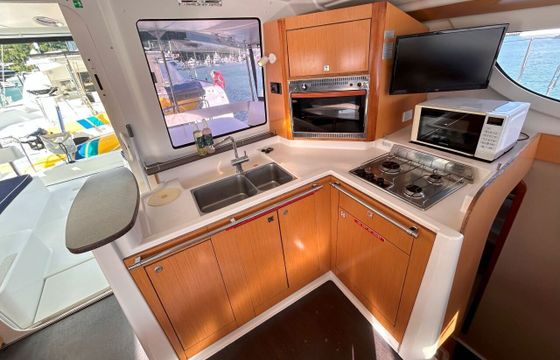 Catamaran FOUNTAINE PAJOT LIPARI 41 11.95m