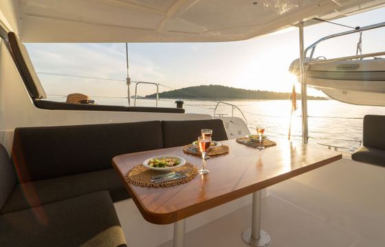 Catamaran Lagoon-Bénéteau Lagoon 42 OW 12m