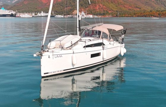 Sailboat Beneteau Oceanis 30.1 9m